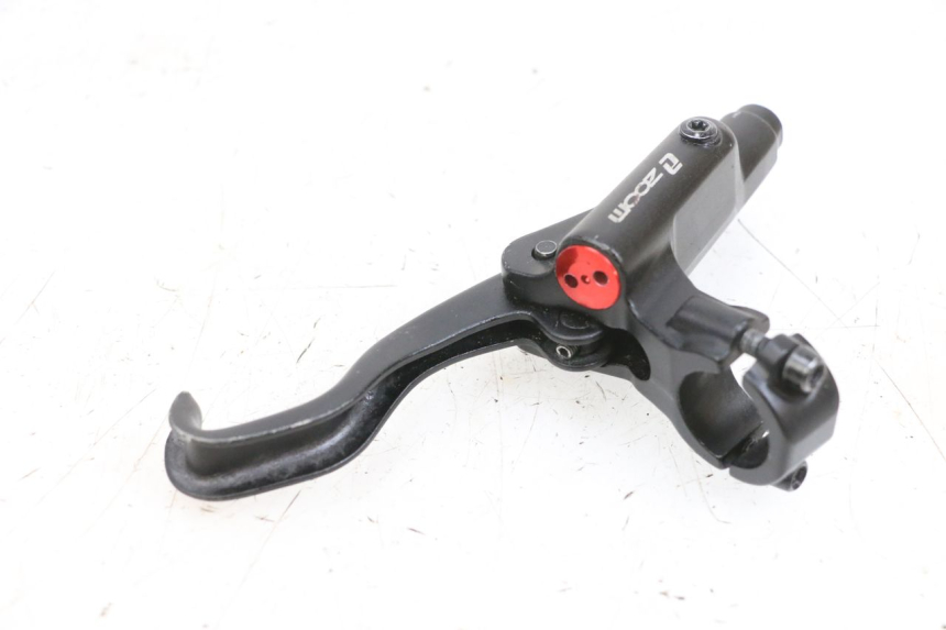 photo de CILINDRO MESTRE DO FREIO TRASEIRO DUALTRON VICTOR LIMITED 1 - Pontos de fixação