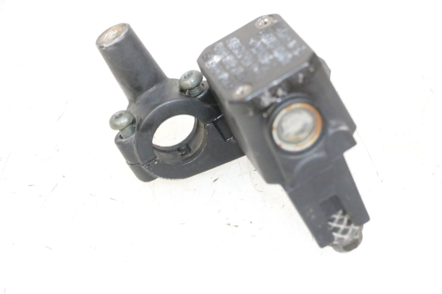 photo de CILINDRO MESTRE DO FREIO TRASEIRO YAMAHA XMAX X-MAX 125 (2006 - 2009) - Pontos de fixação
