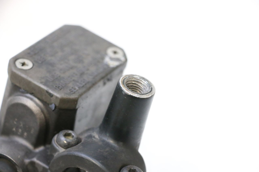 photo de CILINDRO MESTRE DO FREIO TRASEIRO YAMAHA X-MAX XMAX 125 (2010 - 2013) - Zoom do estado de desgaste