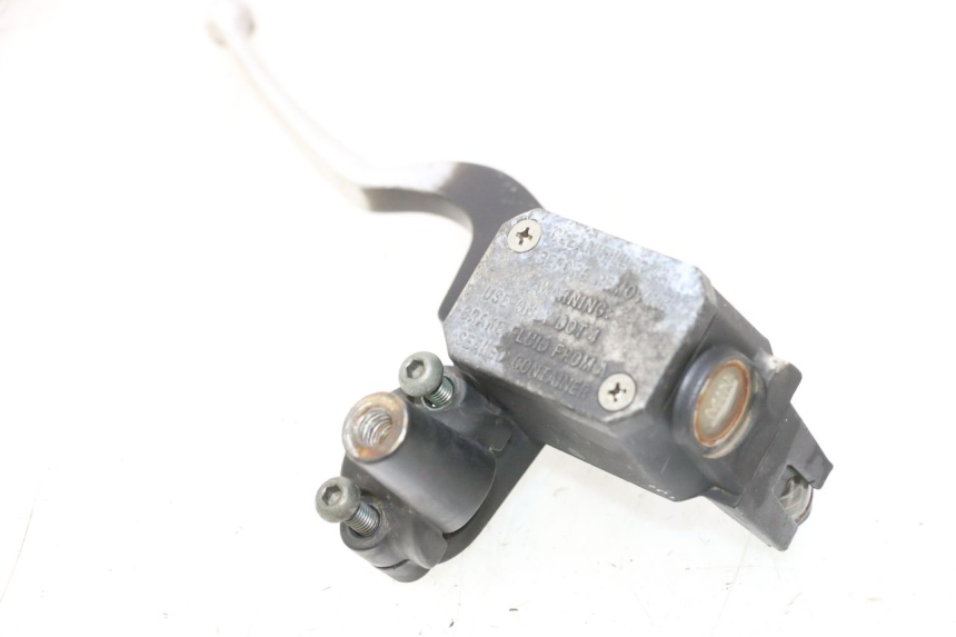 photo de CILINDRO MESTRE DO FREIO TRASEIRO YAMAHA XMAX X-MAX 125 (2006 - 2009) - Detalhes característicos