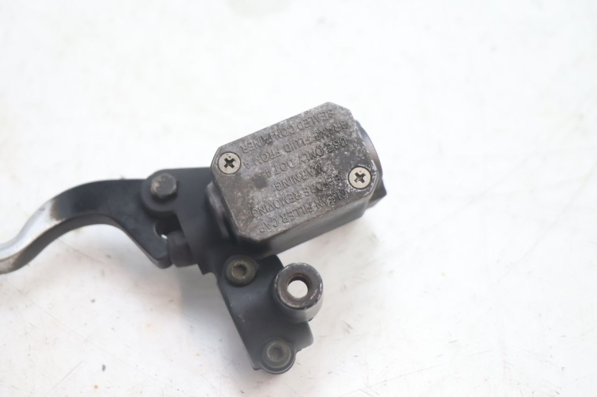 photo de CILINDRO MESTRE DO FREIO TRASEIRO YAMAHA XMAX X-MAX 125 (2006 - 2009) - Zoom do estado de desgaste