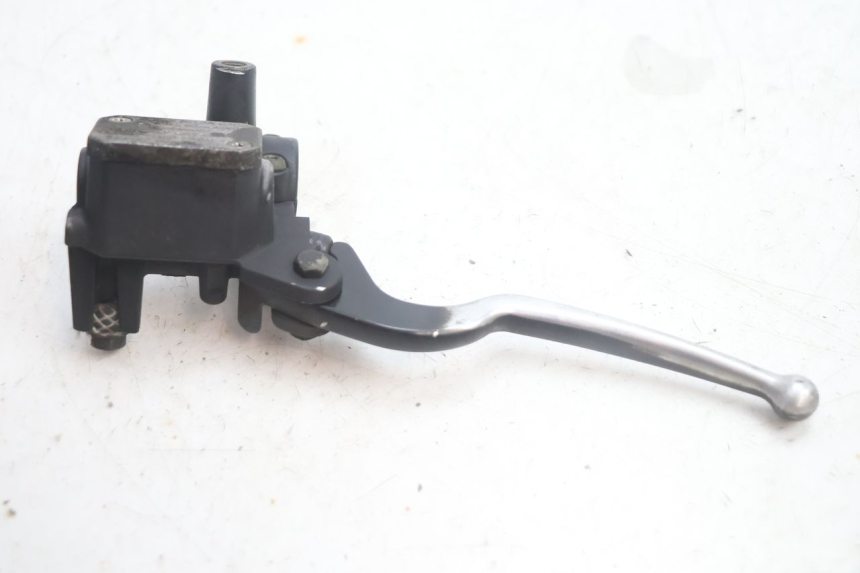 photo de CILINDRO MESTRE DO FREIO TRASEIRO YAMAHA XMAX X-MAX 125 (2006 - 2009) - Ampliação técnica