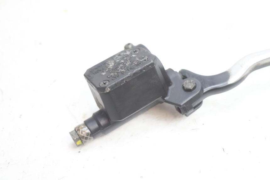 photo de CILINDRO MESTRE DO FREIO TRASEIRO PIAGGIO X9 EVOLUTION 125 (2003 - 2007) - Pontos de fixação