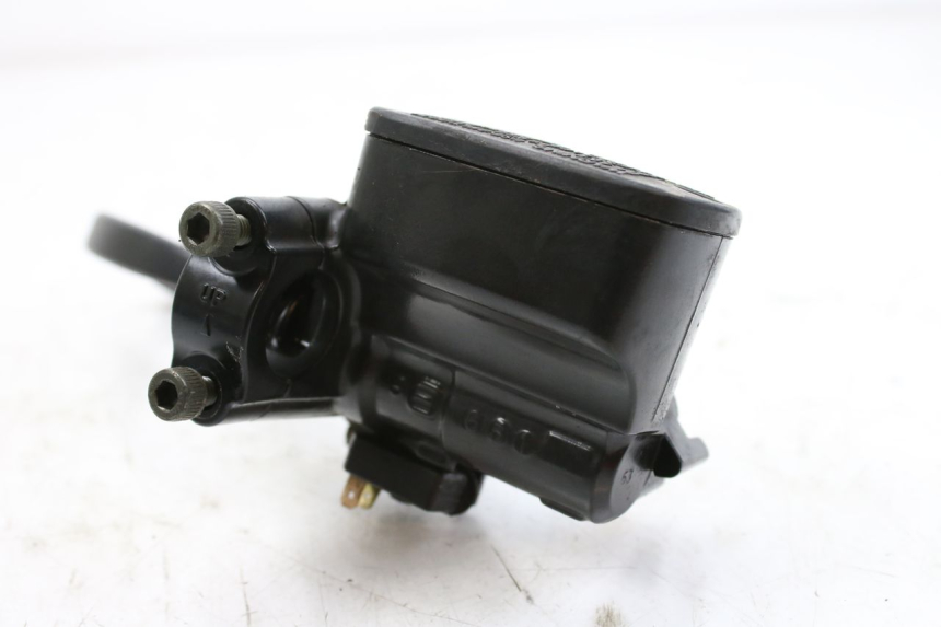 photo de CILINDRO MESTRE DO FREIO TRASEIRO YAMAHA XP T-MAX TMAX ABS 500 (2004 - 2007) - Ampliação técnica
