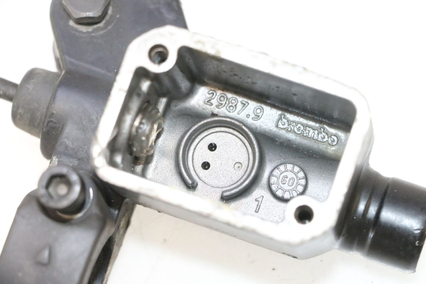 photo de CILINDRO MESTRE DO FREIO TRASEIRO YAMAHA YP MAJESTY 125 (2007 - 2010) - Detalhes característicos