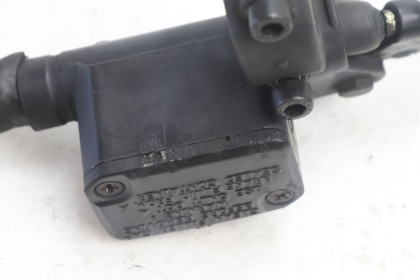 photo de CILINDRO MESTRE DO FREIO TRASEIRO YAMAHA YP MAJESTY 125 (2007 - 2010) - Ampliação técnica