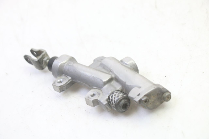 photo de CILINDRO MESTRE DO FREIO TRASEIRO YAMAHA YZ-F YZF 250 (2014 - 2018) - Ampliação técnica