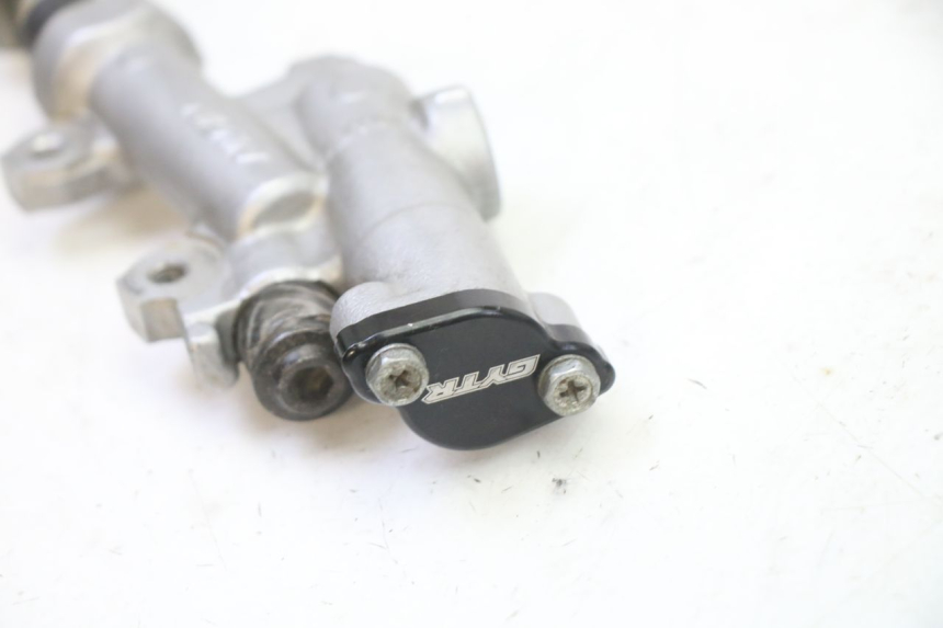 photo de CILINDRO MESTRE DO FREIO TRASEIRO YAMAHA YZF YZ-F 450 (2014 - 2016) - Outro ângulo de visão