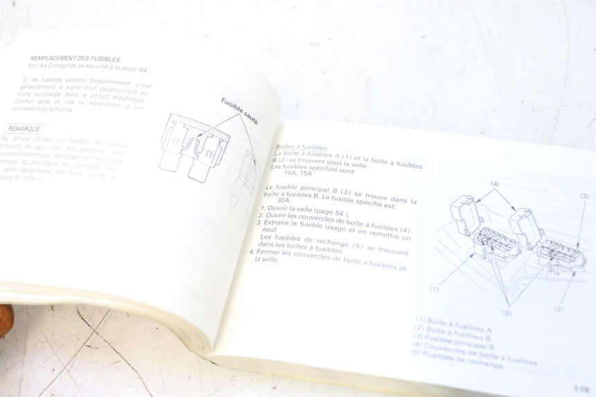photo de MANUAL DO UTILIZADOR HONDA FJS SILVER WING SILVERWING 400 (2005 - 2008) - Pontos de fixação