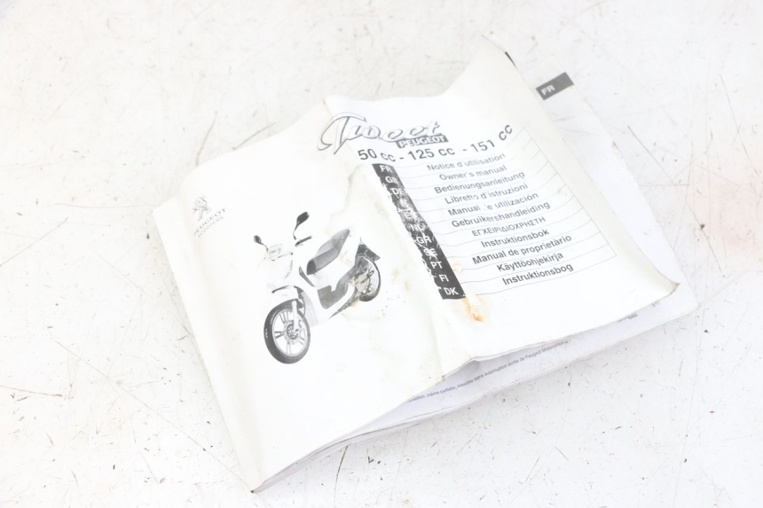 photo de MANUAL DO UTILIZADOR PEUGEOT TWEET 4T 50 (2014 - 2019) - Vista principal