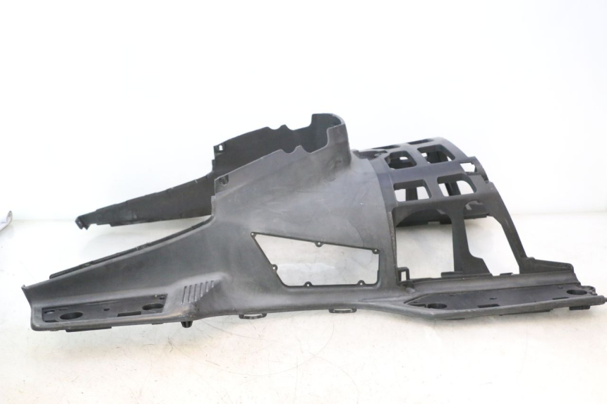 photo de APOIO PARA OS PÉS SUZUKI BURGMAN EXECUTIVE ABS 650 (2006 - 2012) - Detalhe da peça