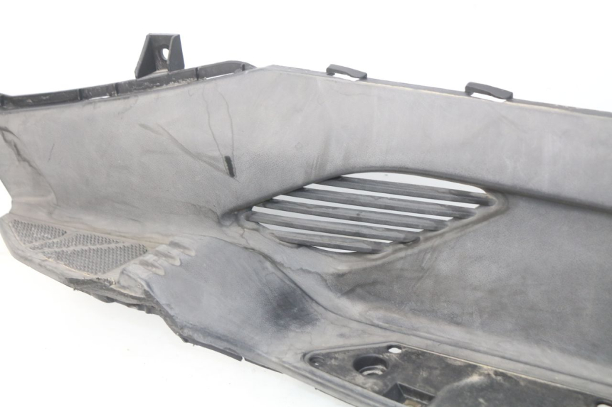 photo de ESTRIBO DIREITO KYMCO DINK STREET 125 (2009 - 2014) - Detalhes característicos