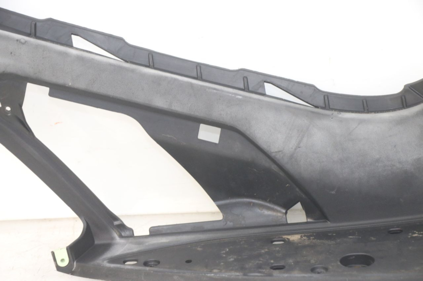 photo de ESTRIBO DIREITO PEUGEOT GEOPOLIS RS 125 (2007 - 2009) - Pontos de fixação