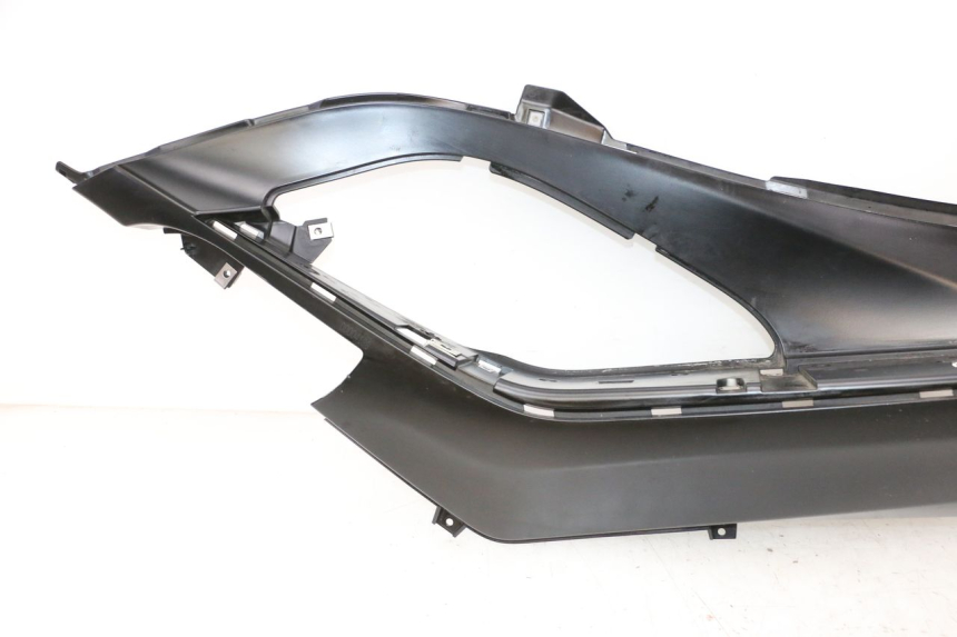 photo de ESTRIBO DIREITO PIAGGIO MP3 HPE 300 (2019 - 2026) - Vista de perto