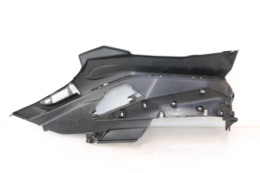 photo de PEDALEIRA DIREITA PIAGGIO MP3 HPE 530 (2022 - 2026) - Pontos de fixação