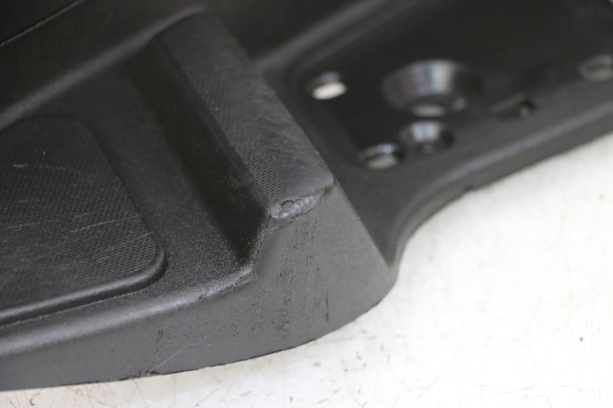 photo de ESTRIBO DIREITO PIAGGIO MP3 LT 400 (2007 - 2012) - Pontos de fixação