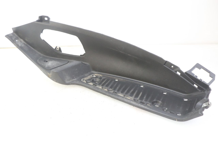 photo de ESTRIBO DIREITO PIAGGIO MP3 125 (2006 - 2014) - Pontos de fixação