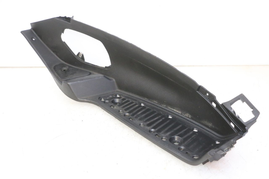photo de ESTRIBO DIREITO PIAGGIO MP3 125 (2006 - 2014) - Pontos de fixação