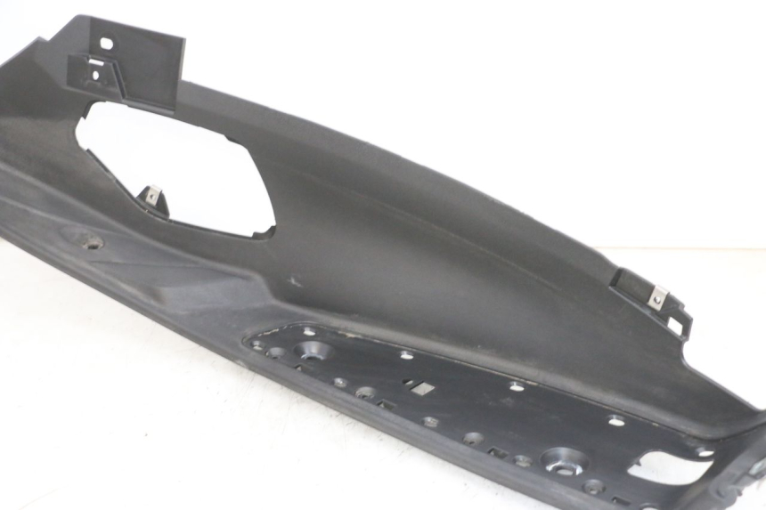 photo de ESTRIBO DIREITO PIAGGIO MP3 500 (2016 - 2018) - Pontos de fixação