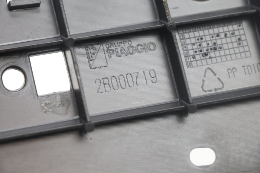 photo de ESTRIBO DIREITO PIAGGIO MP3 500 (2016 - 2018) - Estado da superfície