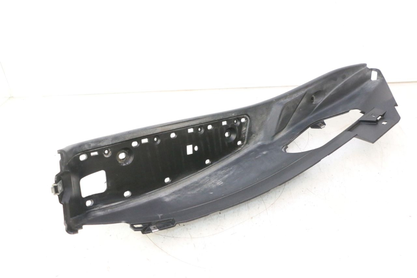 photo de ESTRIBO DIREITO PIAGGIO MP3 500 (2016 - 2018) - Pontos de fixação