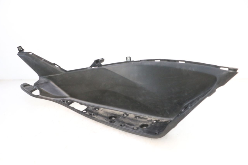 photo de ESTRIBO DIREITO HONDA PCX (JF57/JF64) 125 (2014 - 2018) - Pontos de fixação
