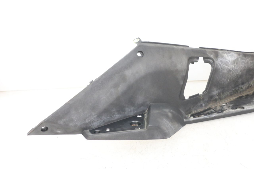 photo de ESTRIBO DIREITO PEUGEOT SATELIS 125 (2006 - 2009) - Pontos de fixação