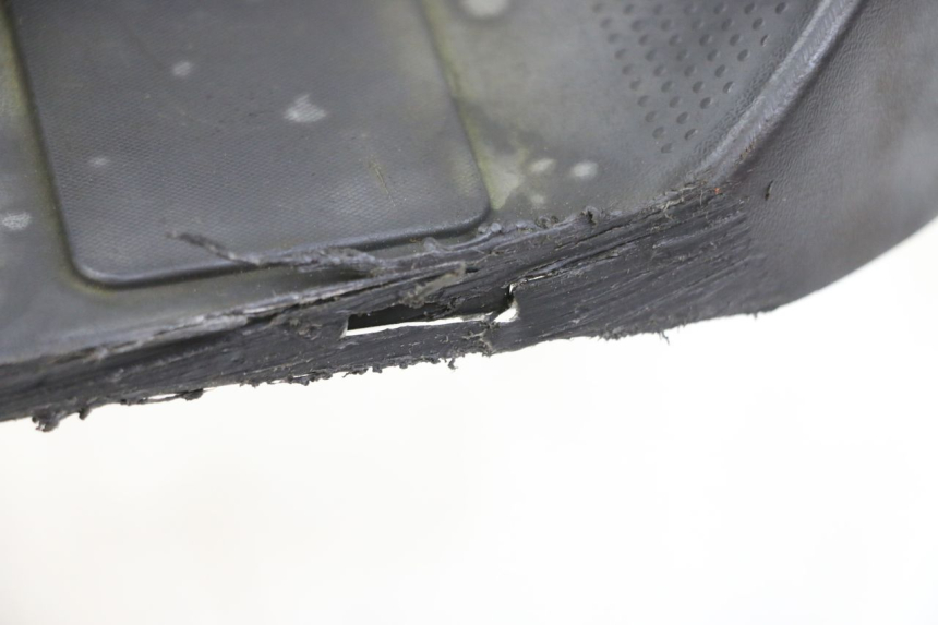 photo de ESTRIBO DIREITO SUZUKI BURGMAN 125 (2007 - 2014) - Detalhe da peça