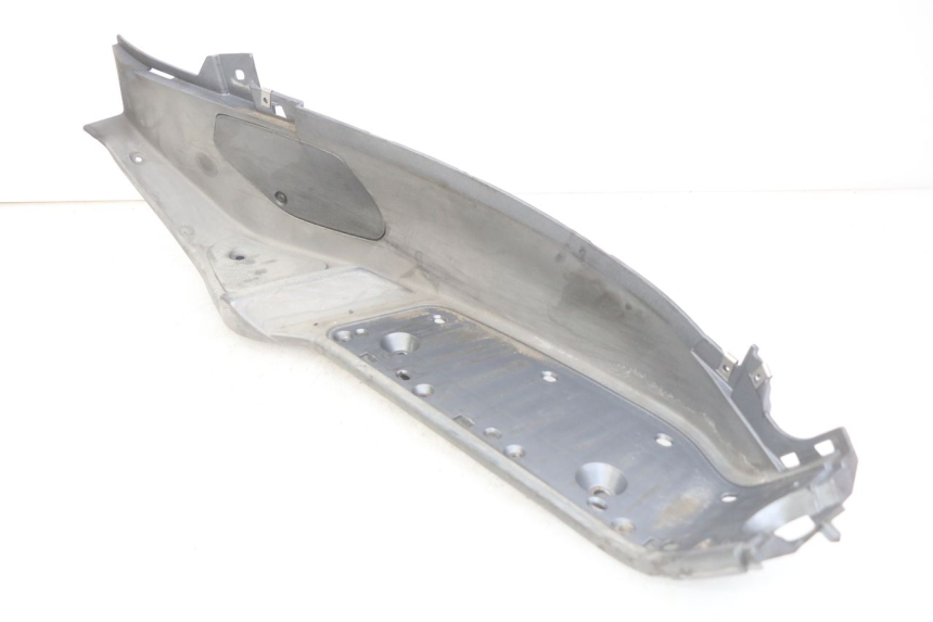 photo de ESTRIBO DIREITO PIAGGIO X8 125 (2004 - 2007) - Pontos de fixação