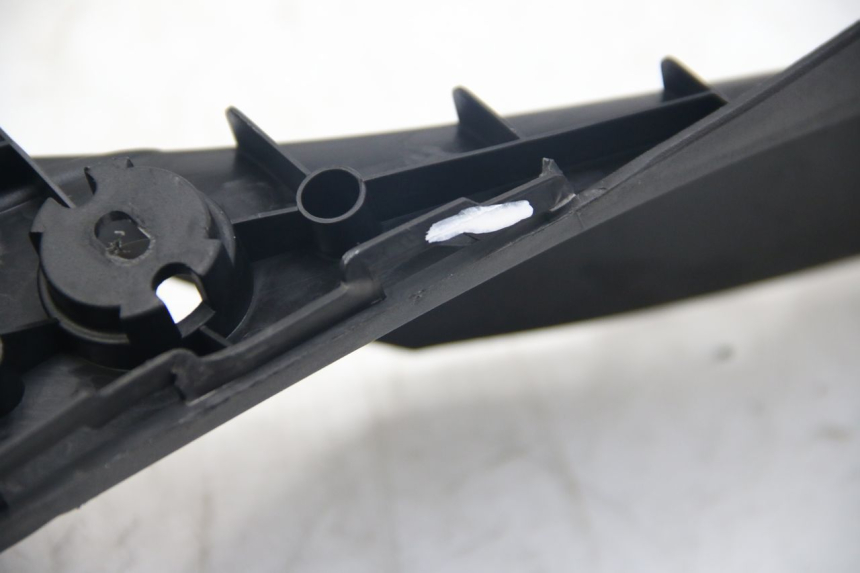 photo de ESTRIBO YAMAHA D'ELIGHT DELIGHT 125 (2017 - 2020) - Detalhe da peça
