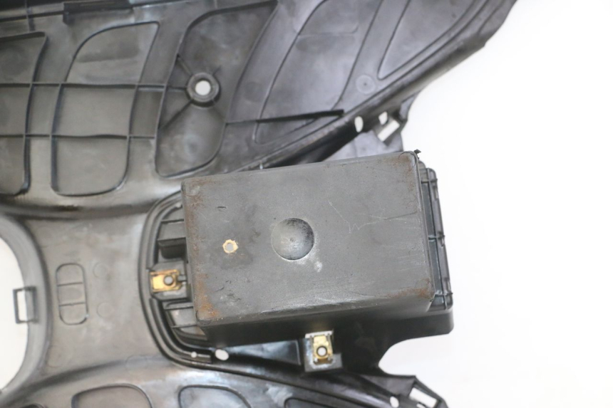 photo de ESTRIBO PEUGEOT ELYSEO 125 (1999 - 2004) - Detalhes característicos