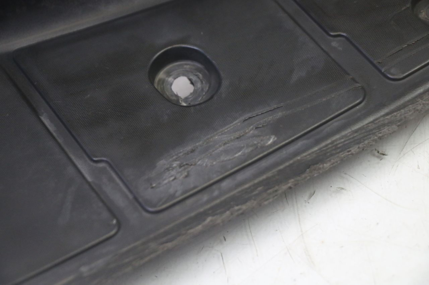 photo de ESTRIBO ESQUERDO SUZUKI BURGMAN 125 (2007 - 2014) - Detalhe da peça