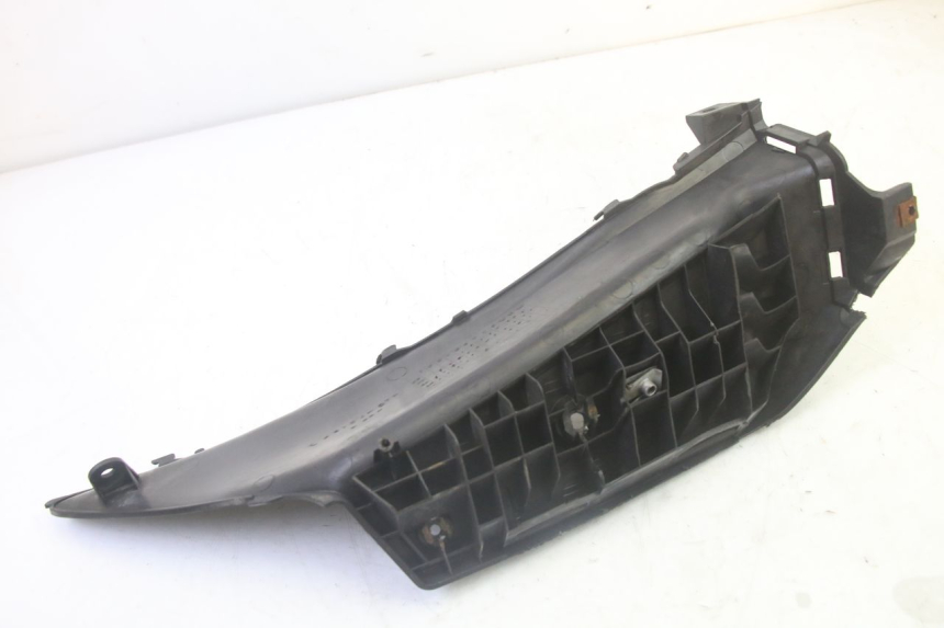 photo de ESTRIBO ESQUERDO SUZUKI BURGMAN 125 (2007 - 2014) - Pontos de fixação