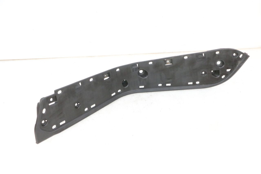 photo de ESTRIBO ESQUERDO SUZUKI BURGMAN 650 (2013 - 2020) - Pontos de fixação