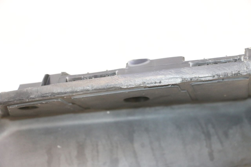 photo de ESTRIBO ESQUERDO SUZUKI BURGMAN 125 (2007 - 2014) - Ampliação técnica