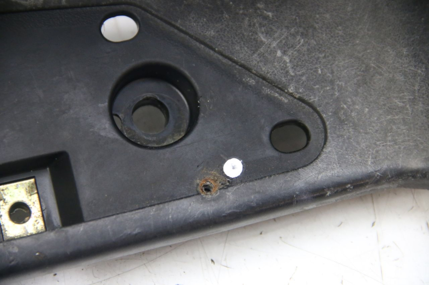 photo de ESTRIBO ESQUERDO KYMCO DINK STREET 125 (2009 - 2014) - Pontos de fixação