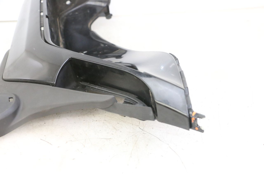 photo de ESTRIBO ESQUERDO PIAGGIO IE MP3 YOURBAN 300 (2011 - 2016) - Detalhes característicos