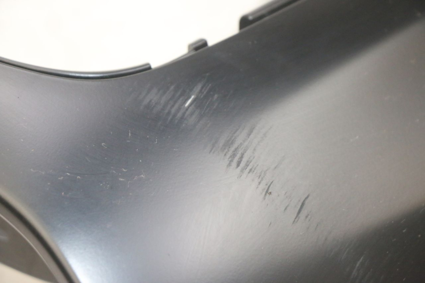 photo de ESTRIBO ESQUERDO PIAGGIO MP3 HPE 300 (2019 - 2026) - Detalhes característicos