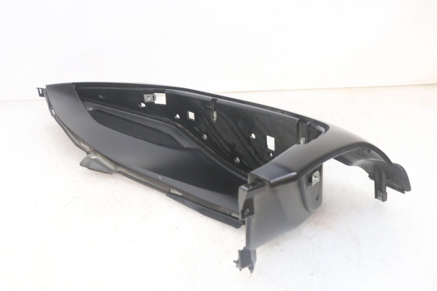 photo de ESTRIBO ESQUERDO PIAGGIO MP3 HPE 300 (2019 - 2026) - Pontos de fixação