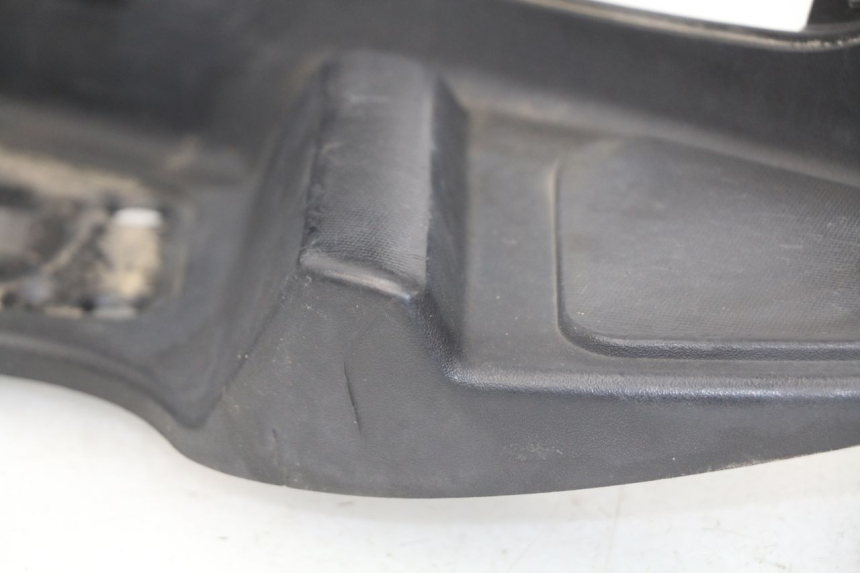 photo de ESTRIBO ESQUERDO PIAGGIO MP3 LT 400 (2007 - 2012) - Pontos de fixação