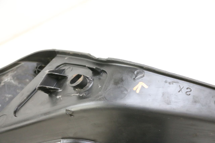 photo de ESTRIBO ESQUERDO PIAGGIO X8 125 (2004 - 2007) - Detalhe da peça