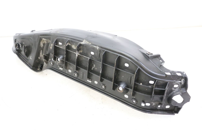 photo de ESTRIBO ESQUERDO PIAGGIO X8 125 (2004 - 2007) - Pontos de fixação