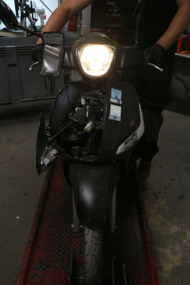 photo de ESTRIBO ESQUERDO PEUGEOT SATELIS COMPRESSOR K15 125 (2006 - 2009) - Peça verificada