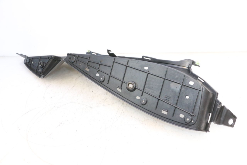 photo de ESTRIBO ESQUERDO PEUGEOT SATELIS COMPRESSOR K15 125 (2006 - 2009) - Pontos de fixação