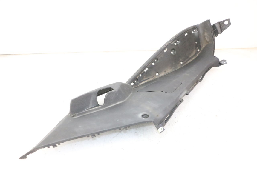 photo de ESTRIBO ESQUERDO PEUGEOT SATELIS 125 (2013 - 2018) - Pontos de fixação