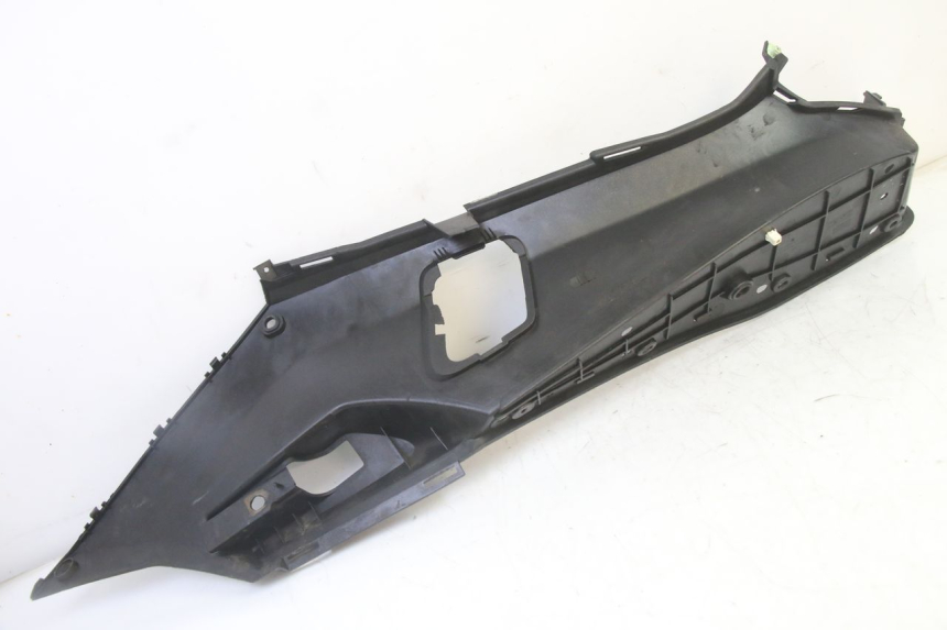 photo de ESTRIBO ESQUERDO PEUGEOT SATELIS 125 (2013 - 2018) - Pontos de fixação