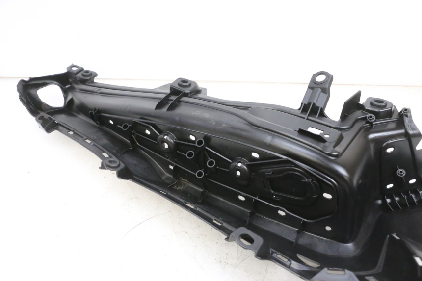 photo de ESTRIBO ESQUERDO YAMAHA TRICITY 300 (2020 - 2024) - Detalhe da peça