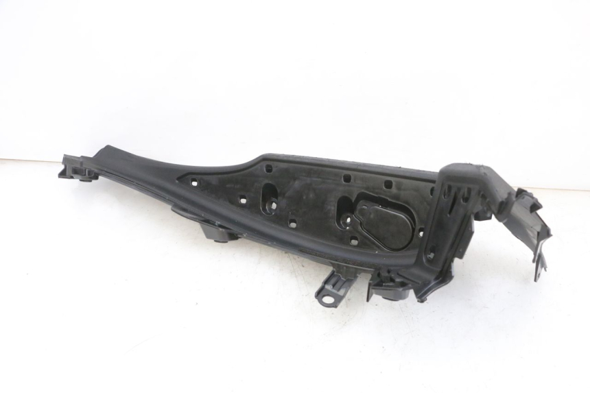 photo de ESTRIBO ESQUERDO YAMAHA TRICITY 300 (2020 - 2024) - Detalhes característicos
