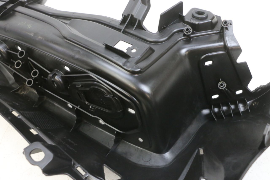 photo de ESTRIBO ESQUERDO YAMAHA TRICITY 300 (2020 - 2024) - Zoom do estado de desgaste