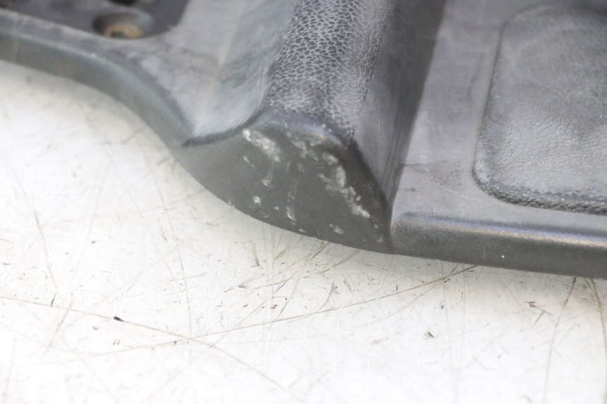 photo de DESCANSO DE PÉ ESQUERDO PIAGGIO X8 STREET 125 (2006 - 2007) - Detalhe da peça